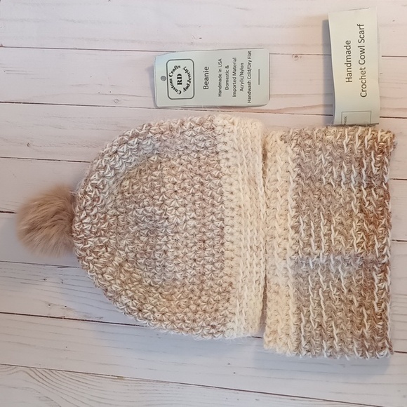 Hand crocheted beanie with a faux fur pom and cowl scarf set - Picture 5 of 9